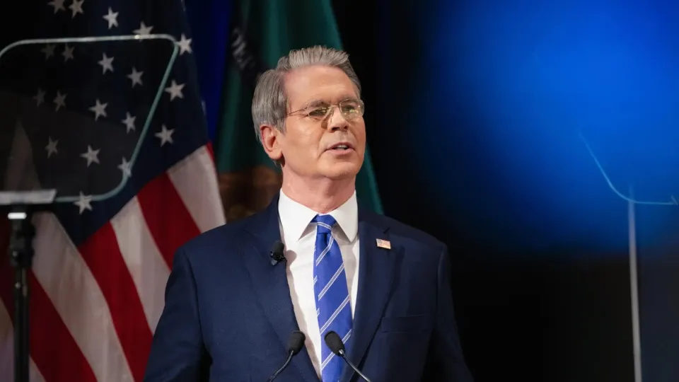 Bessent: İranlı liderler yurt dışına 'deliler gibi' para aktarıyor