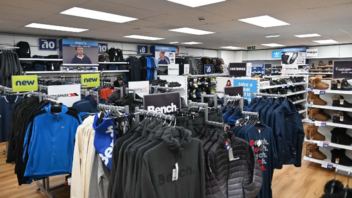 Çöküşe geçen mağaza zincirinde tasfiye indirimi başladı: Kozmetik, giyim, ayakkabı...