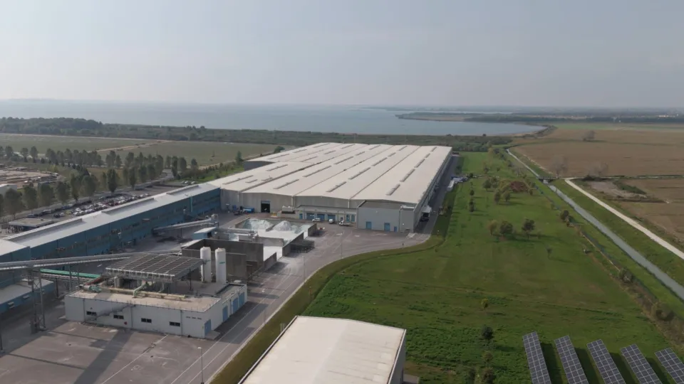 Şişecam İtalya’daki yeni hat yatırımını tamamladı