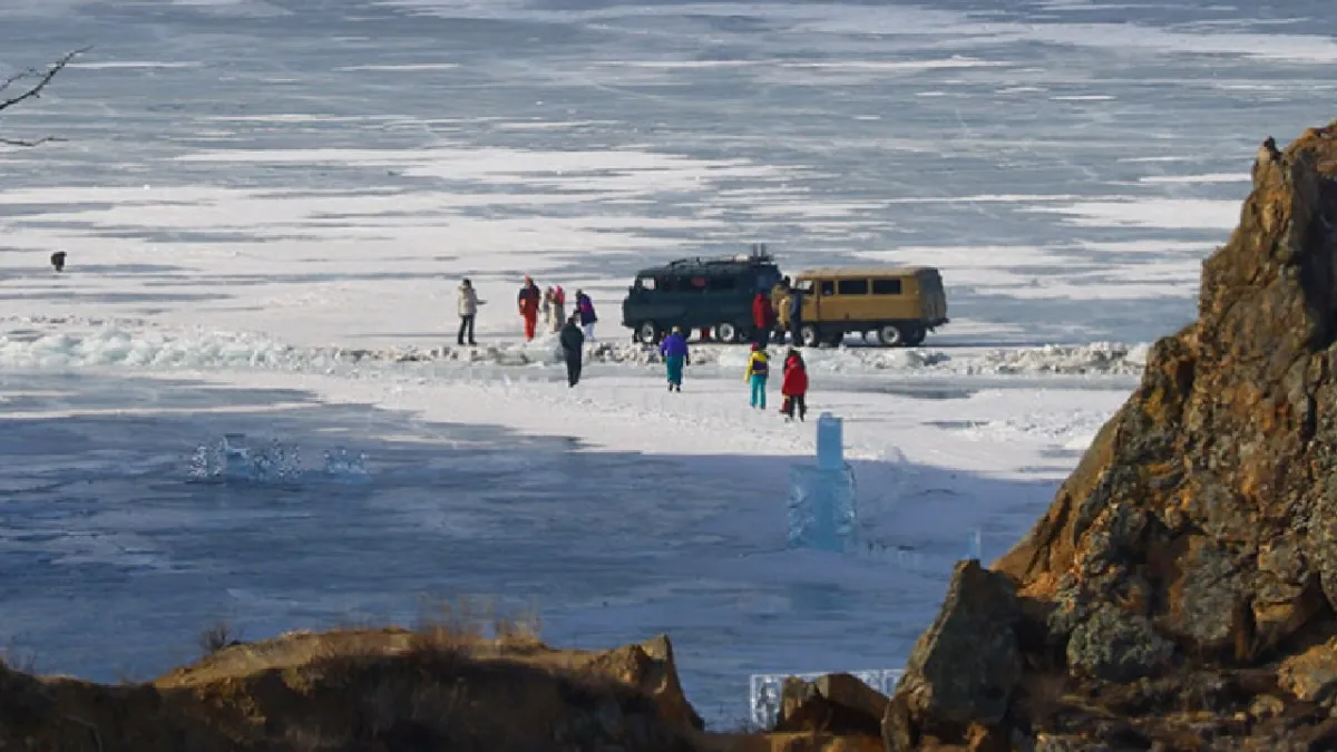 Baykal Gölü’nde facia! Tur aracı buz kırılınca göle düştü: 8 turist hayatını kaybetti