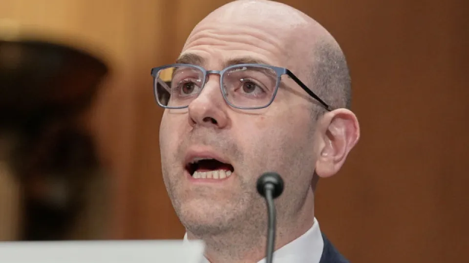 Fed yetkilisi Miran, bu yıl için faiz çağrısını yineledi haber görseli