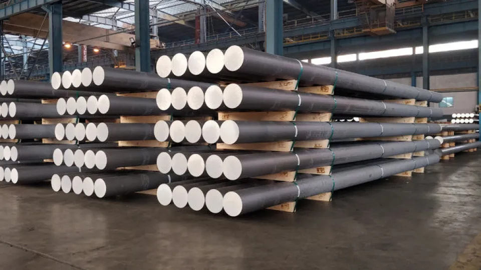 Katar, LNG'den sonra bazı kimyasallar ve metal üretimini de durdurdu