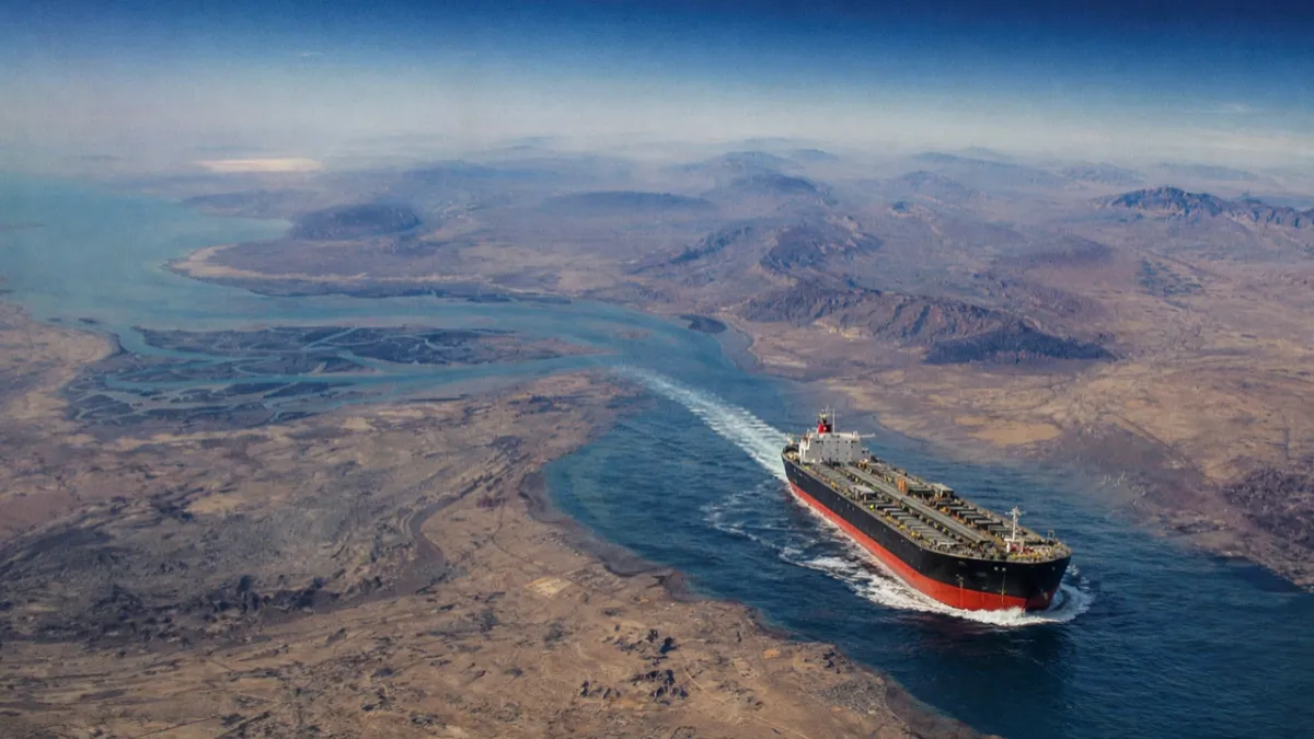 1900 gemi mahsur: 190 milyon varil petrol 'Boğaz'a takıldı