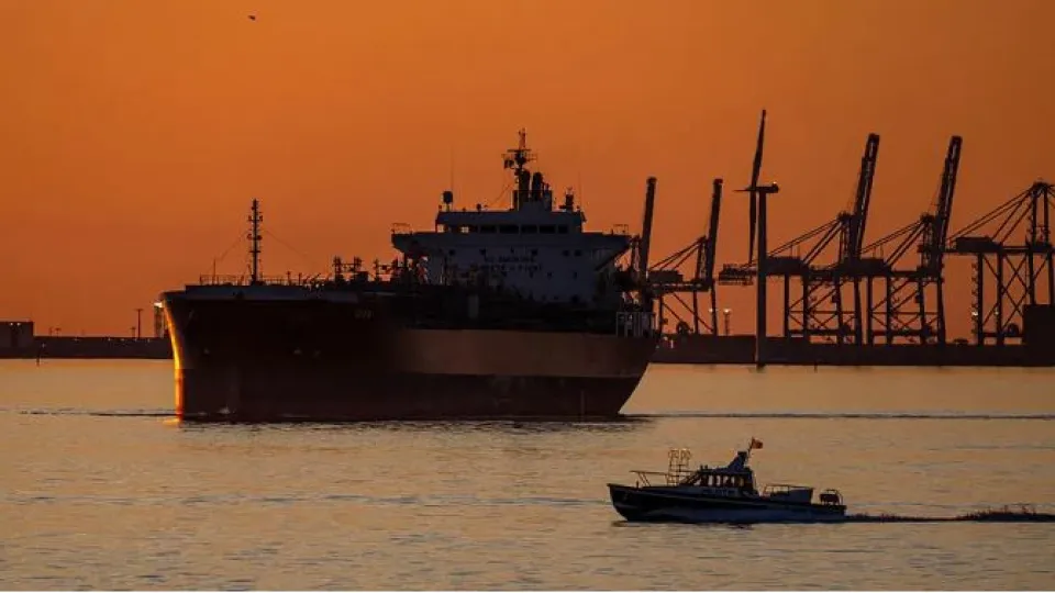Hürmüz'de başlayan petrol şoku batıya ileriliyor