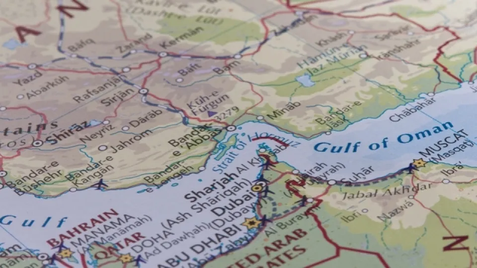 Hürmüz’de LNG trafiği durdu: Tankerler rotayı Katar’a çevirdi