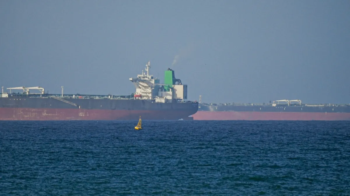 BIMCO: Hürmüz'deki gemiler haber bekliyor, ateşkes uzamazsa bölgeye gemi akını beklemiyoruz