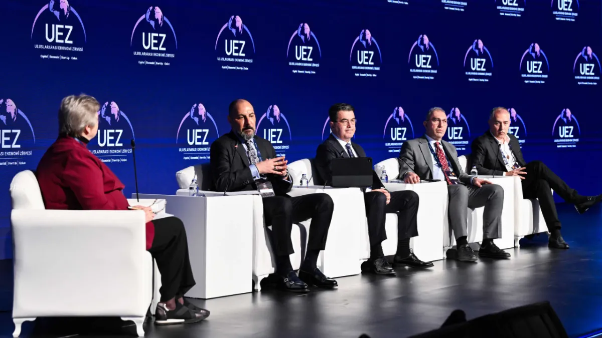 "Belirsizliğin normalleştiği bu dönemde liderlik ön plana çıkıyor"