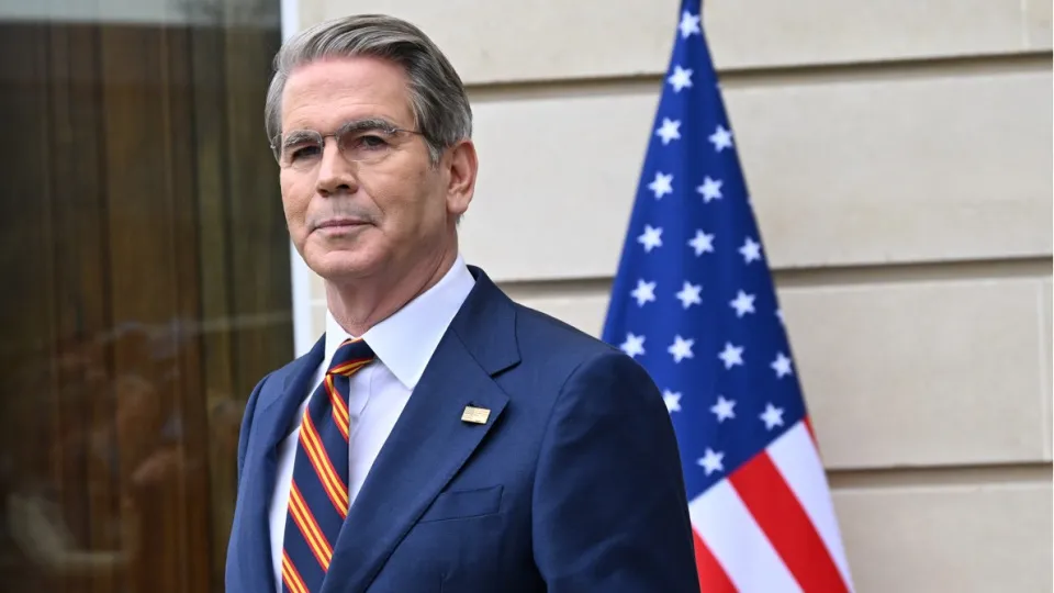 Bessent yazın benzinin üç dolara düşeceğini öngörüyor