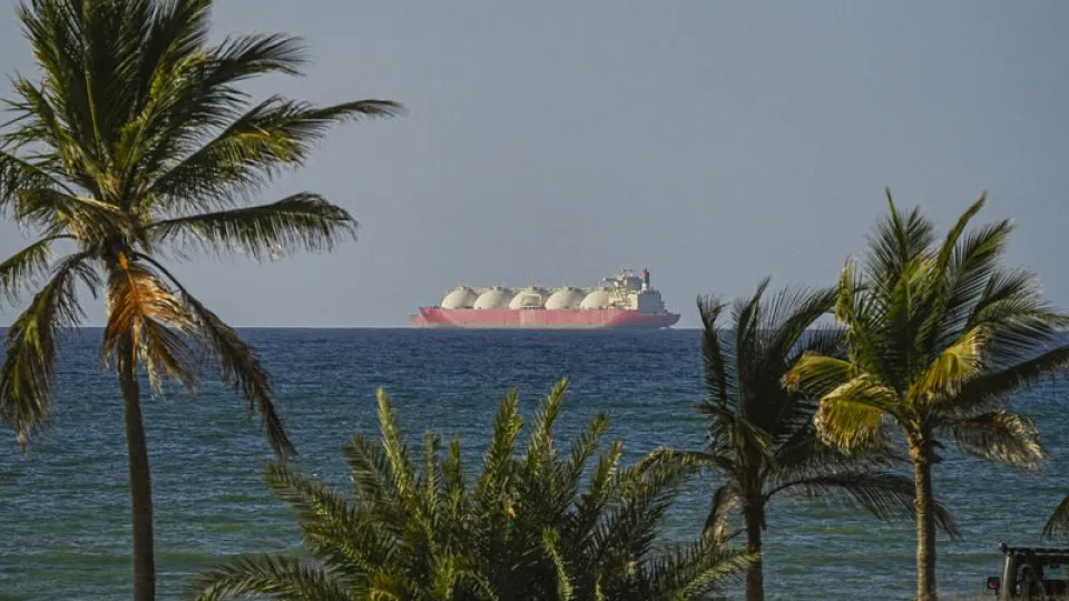 Hürmüz’de LNG gemilerinden 'U' dönüşü