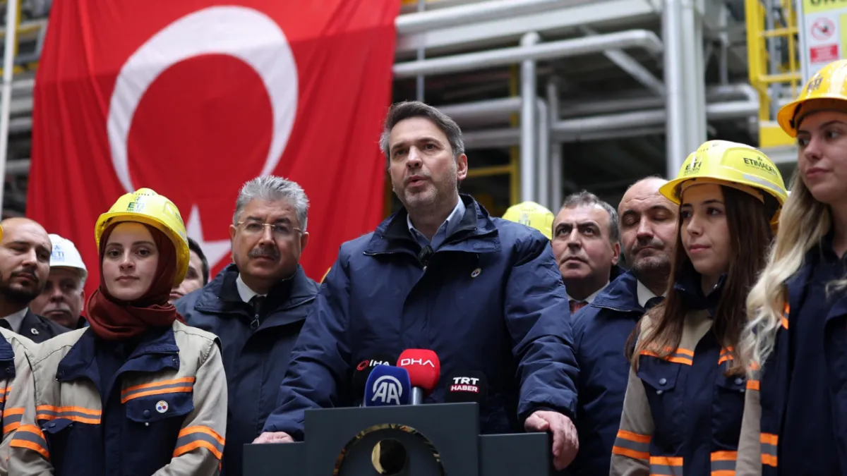Bakan Bayraktar duyurdu: Yarım milyar dolarlık 3 yeni...