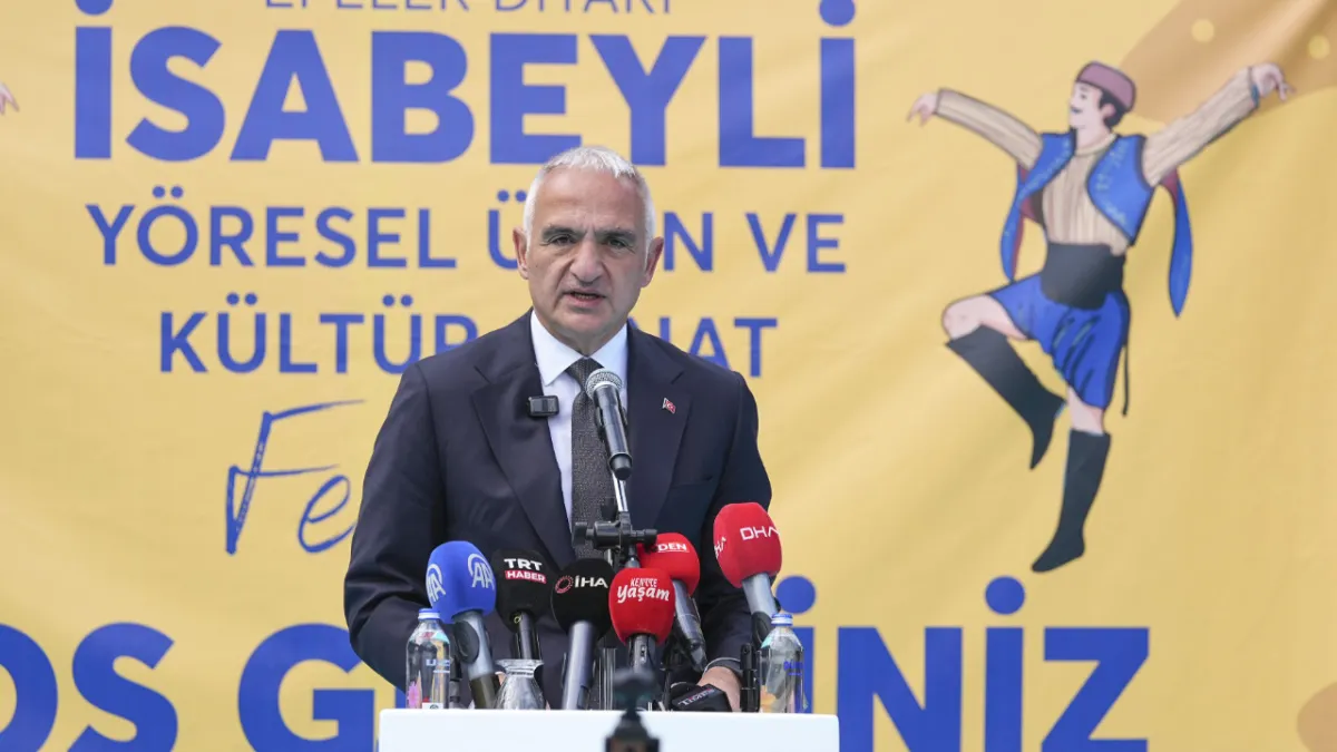 Bakan Ersoy'dan açıklama: Kurban Bayramı tatili 9 gün...