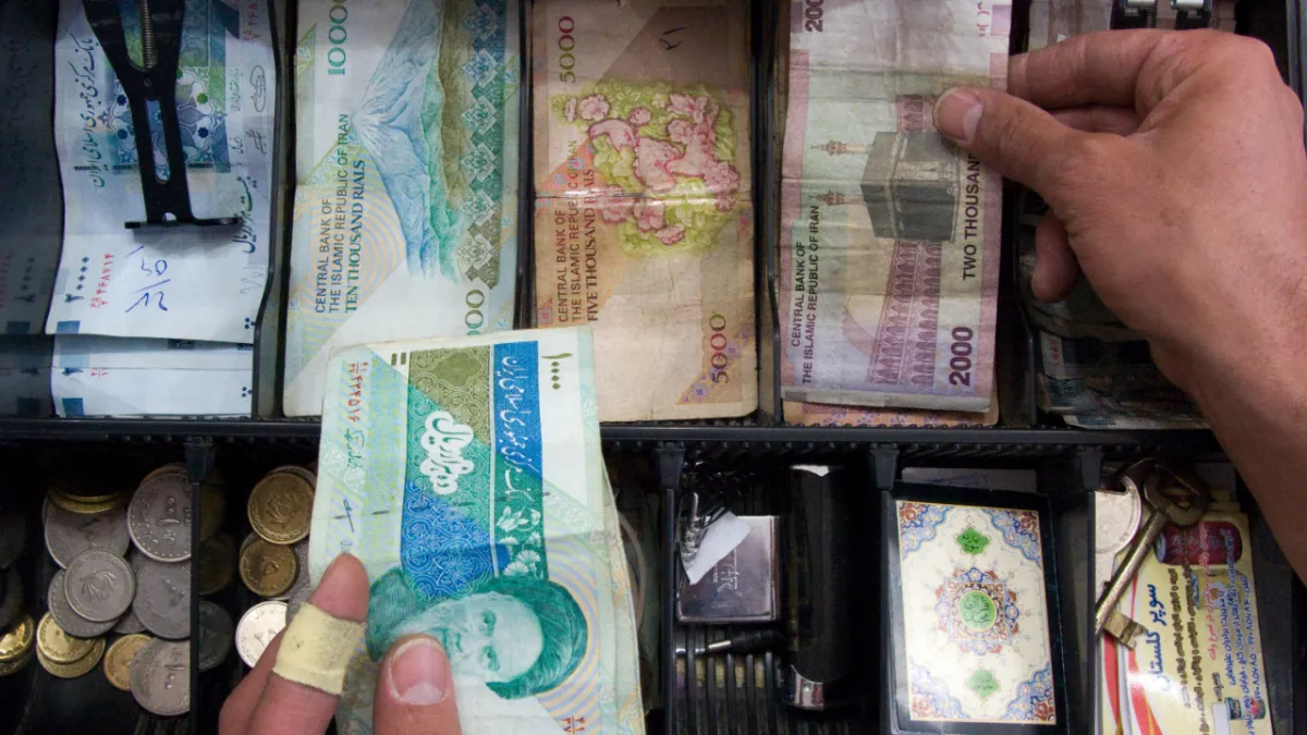 İran'ın para biriminde erime sürüyor: Dolar karşısında...