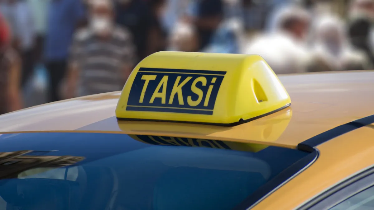 İBB’nin yeni taksi ihalesinde 56 plaka satıldı: Fiyatlar...