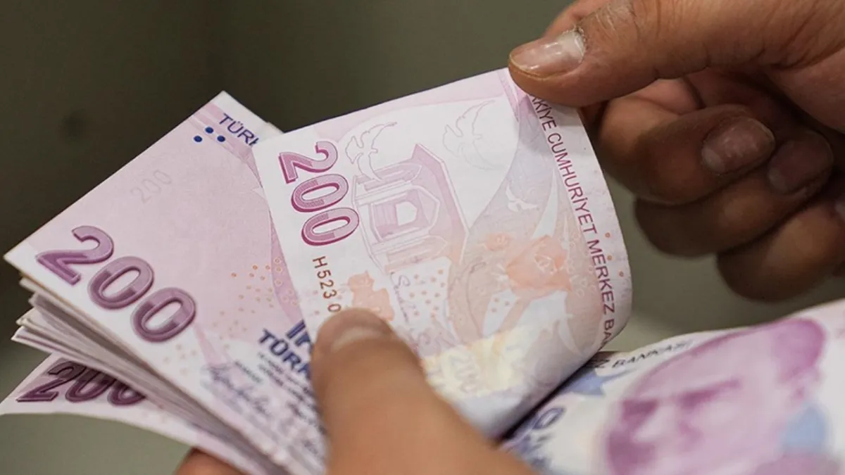 Emeklilere bayram ikramiyesi ödemeleri başladı haber görseli