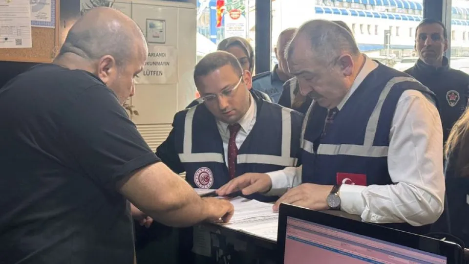 Fahiş fiyat uygulayan işletmelere 389 milyon TL’lik ceza haber görseli