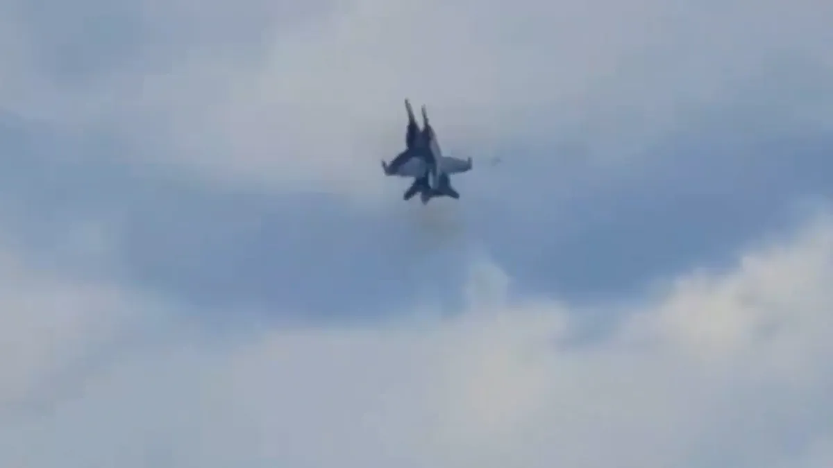 ABD'de uçaklar havada çarpıştı! Pilotlar son anda kurtuldu haber görseli