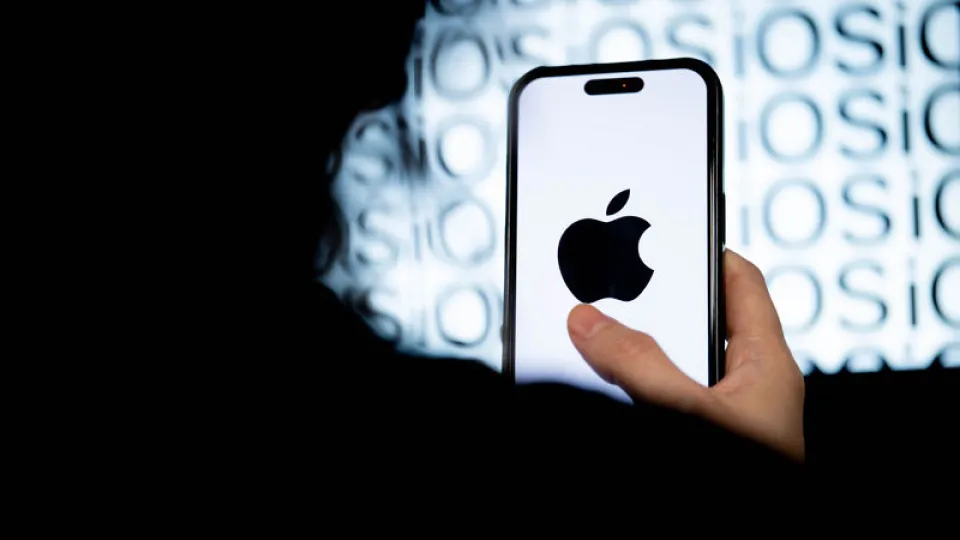 Apple’ın Siri güncellemesi, sohbetleri otomatik silmeyi... haber görseli