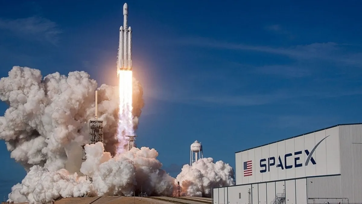 SpaceX halka arz başvurusu yaptı haber görseli