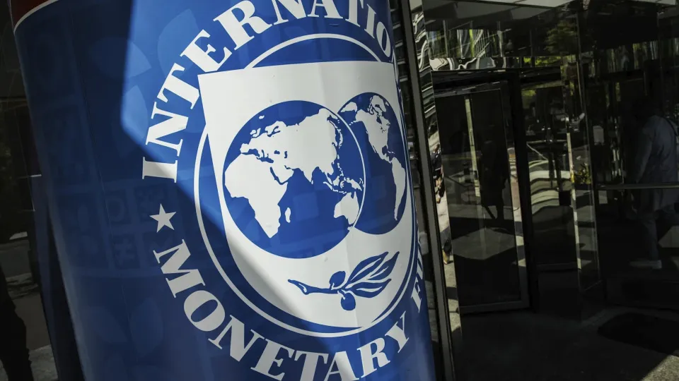 IMF, Fransa büyüme tahminini düşürdü haber görseli
