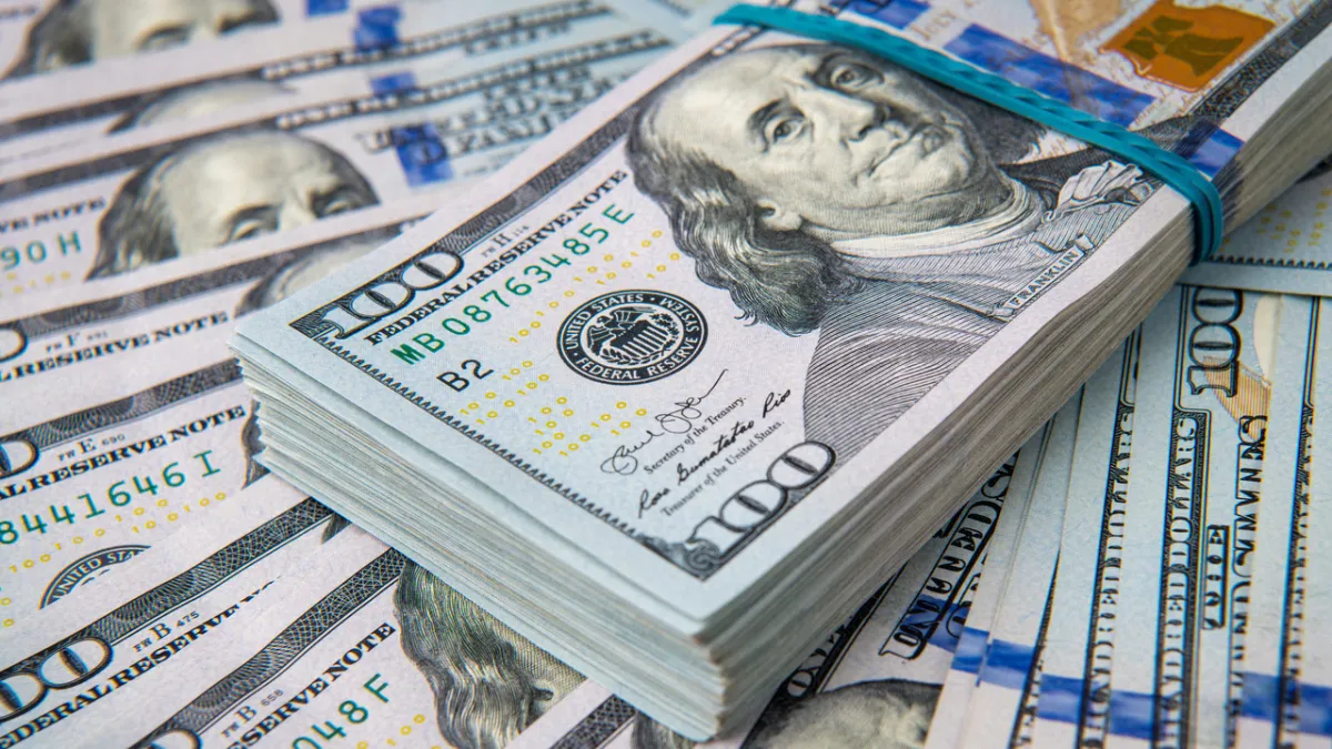 Bloomberg'den kamu bankaları lirayı savunmak için dolar... haber görseli