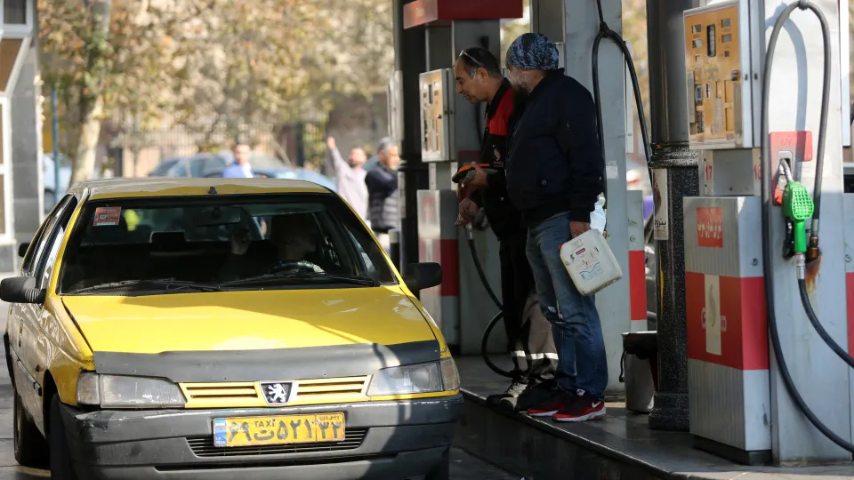 İran Petrol Bakanı'ndan yakıt tasarrufu çağrısı haber görseli