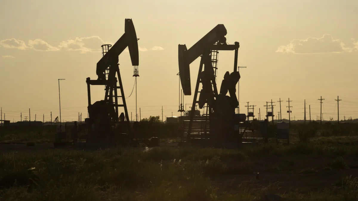 Petrol fiyatları yön bulmakta zorlanıyor: Haftalık kayıp... haber görseli