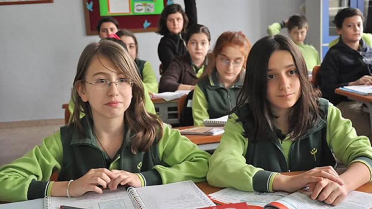 Yarın okullar tatil mi? 25 Mayıs Pazartesi okul var mı? haber görseli
