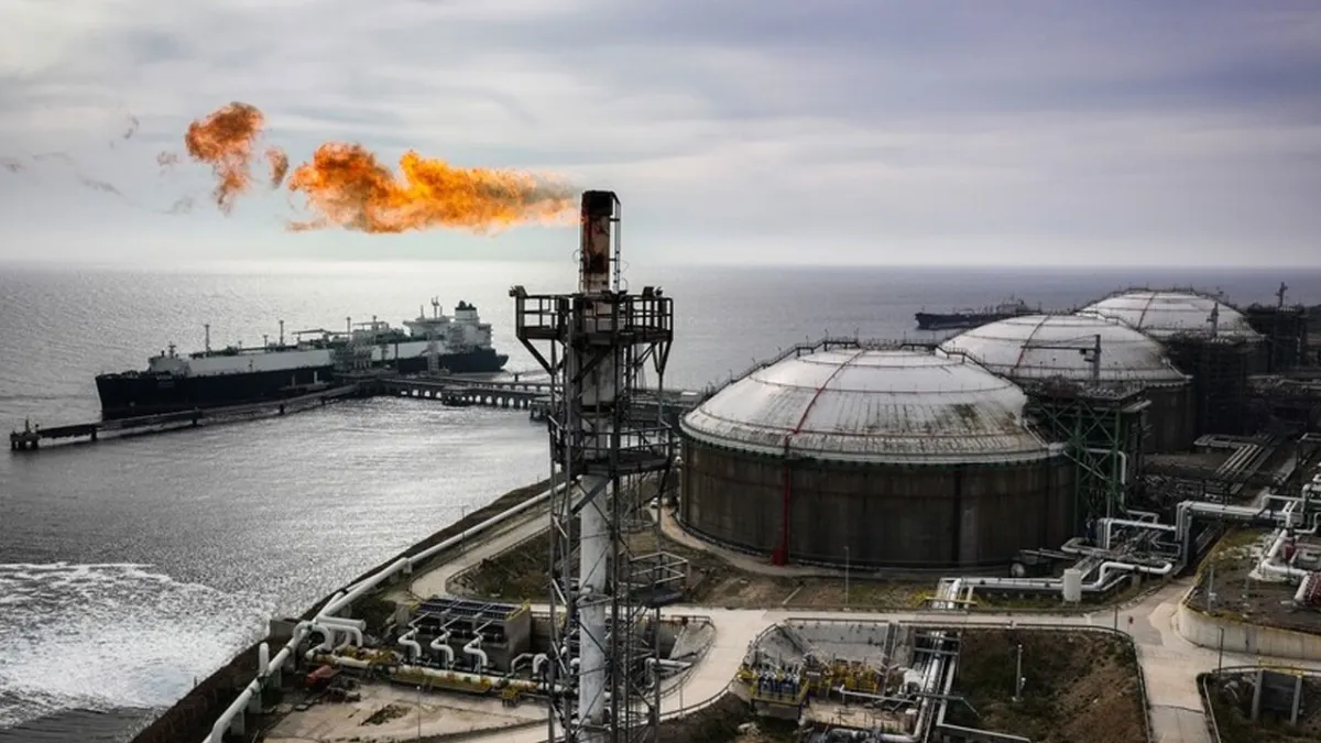 İran Basını: Petrol yaptırımları geçici olarak askıya alınabilir haber görseli