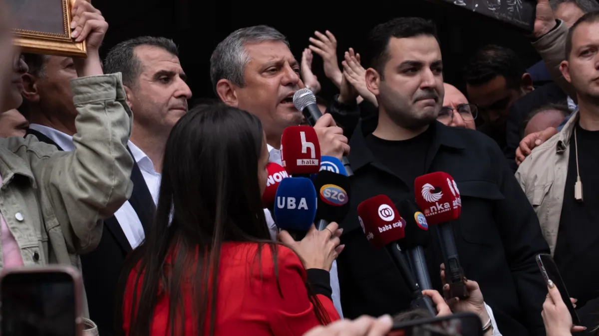 Özgür Özel, CHP Genel Merkezi'nden ayrıldı: "Geri gelmek...