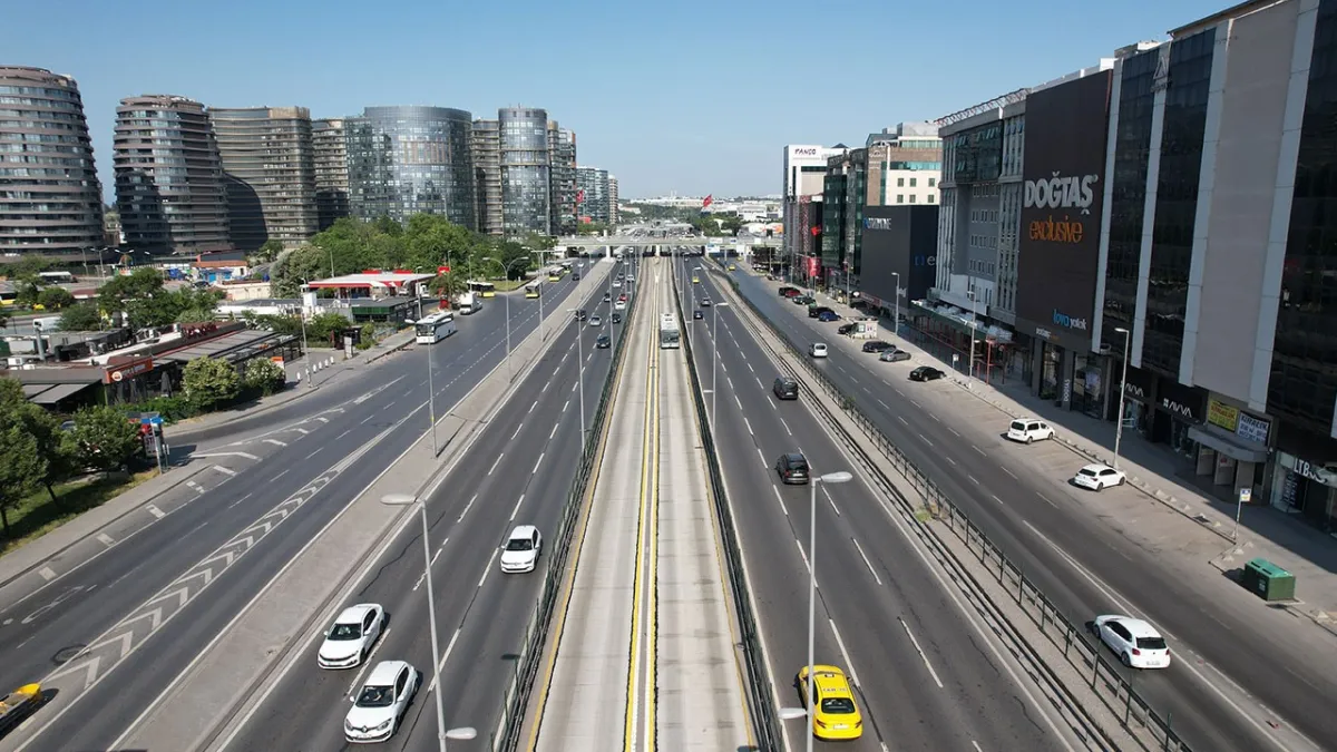 9 Günlük tatil İstanbul trafiğini boşalttı: Yoğunluk...