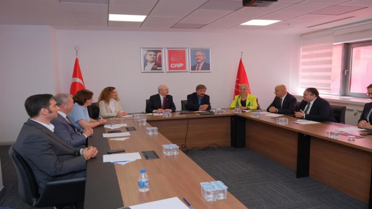CHP'de Özgür Özel dönemindeki tüm ihraçlar iptal edildi