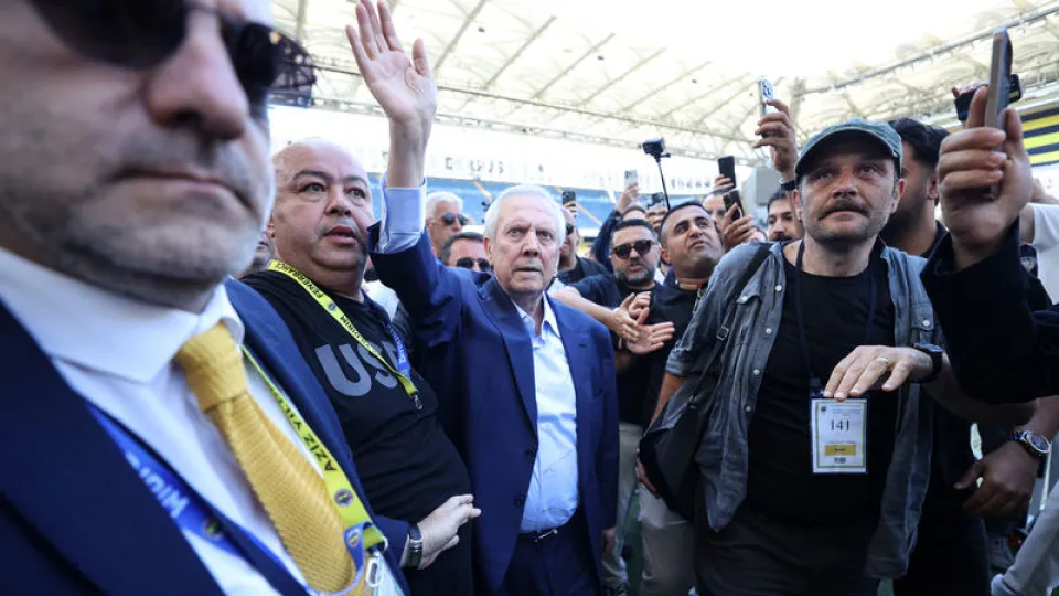 Aziz Yıldırım yeniden Fenerbahçe Başkanı seçildi