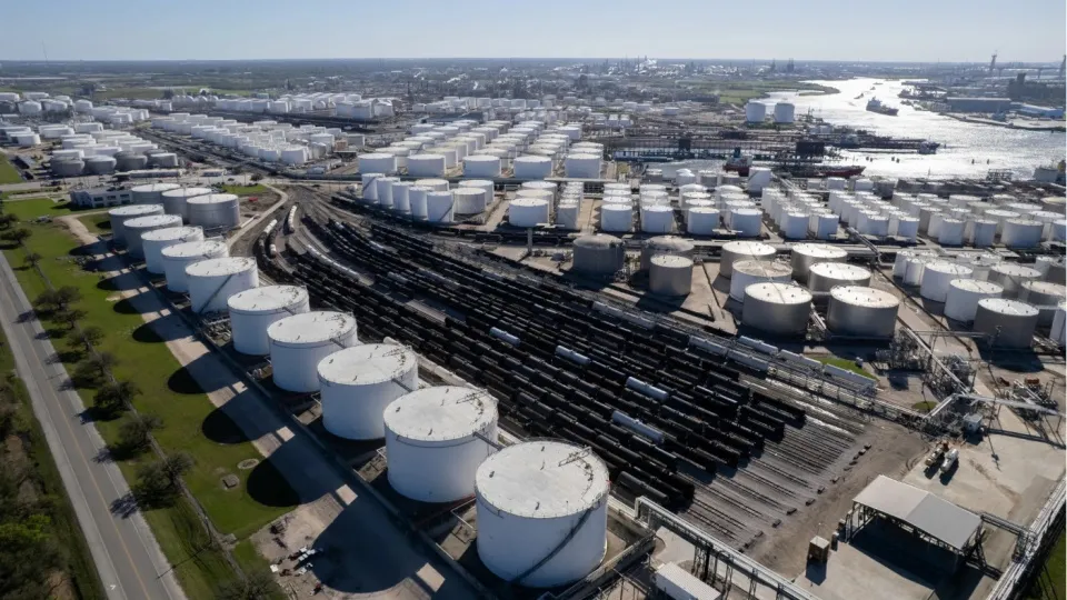 ABD'nin stratejik petrol rezervi 43 yılın en düşük seviyesinde