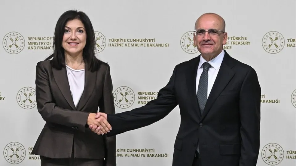Bakan Şimşek, Almanya Ekonomi ve Enerji Bakanı Reiche ile bir araya geldi haber görseli