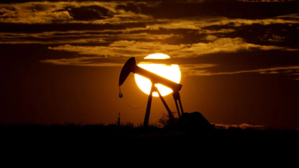 Petrol ABD-İran görüşmelerindeki ilerleme sinyalleriyle geriledi 