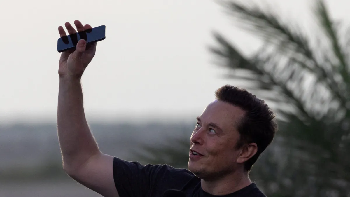 Elon Musk telekom devlerine savaş açtı: Kendi telefon aboneliği ve mobil ağını kuruyor