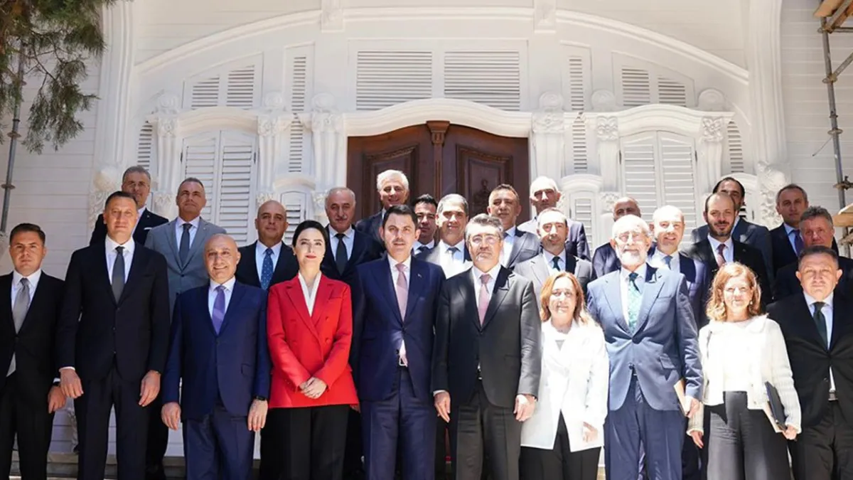 Bakan Kurum, Türkiye Bankalar Birliği Yönetim Kurulu üyeleriyle bir araya geldi