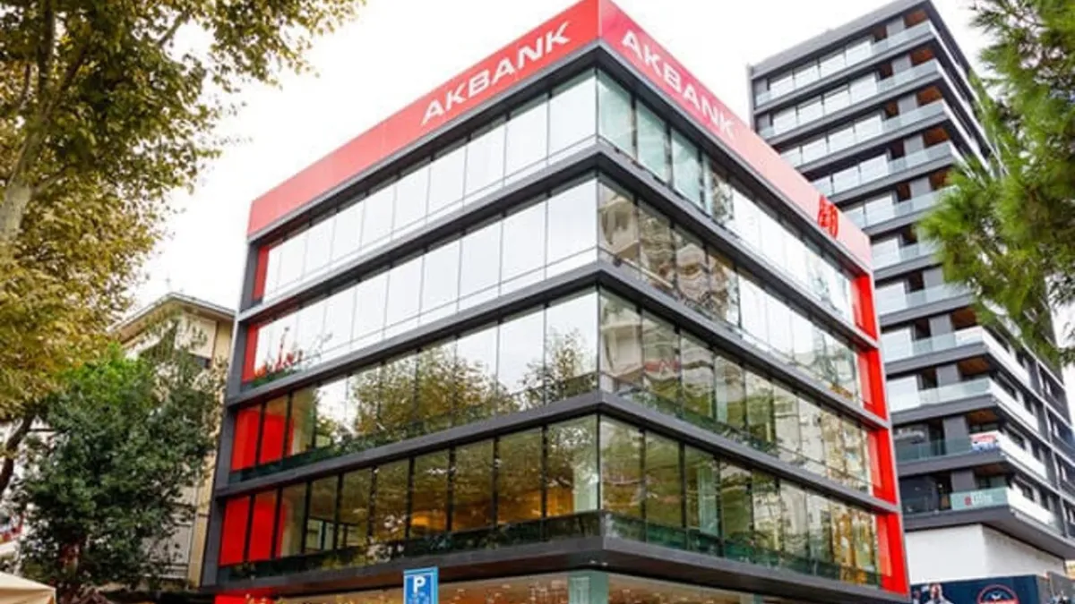 Akbank 3,3 milyar liralık takipteki alacağını sattı