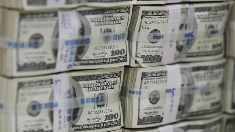 Küresel merkez bankaları dolar rezervlerini azaltmayı planlıyor