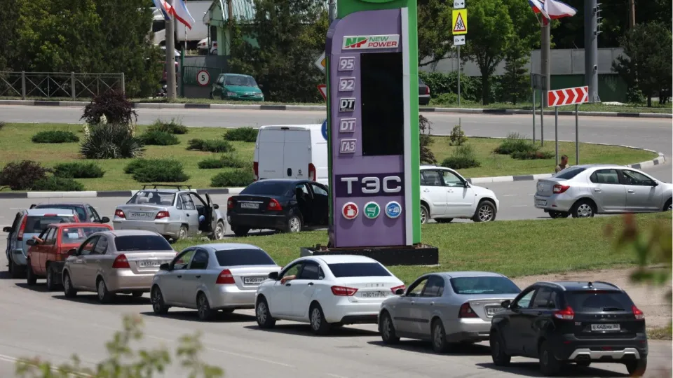 Rusya'da akaryakıt kuyrukları uzuyor, fiyatlar yükseliyor