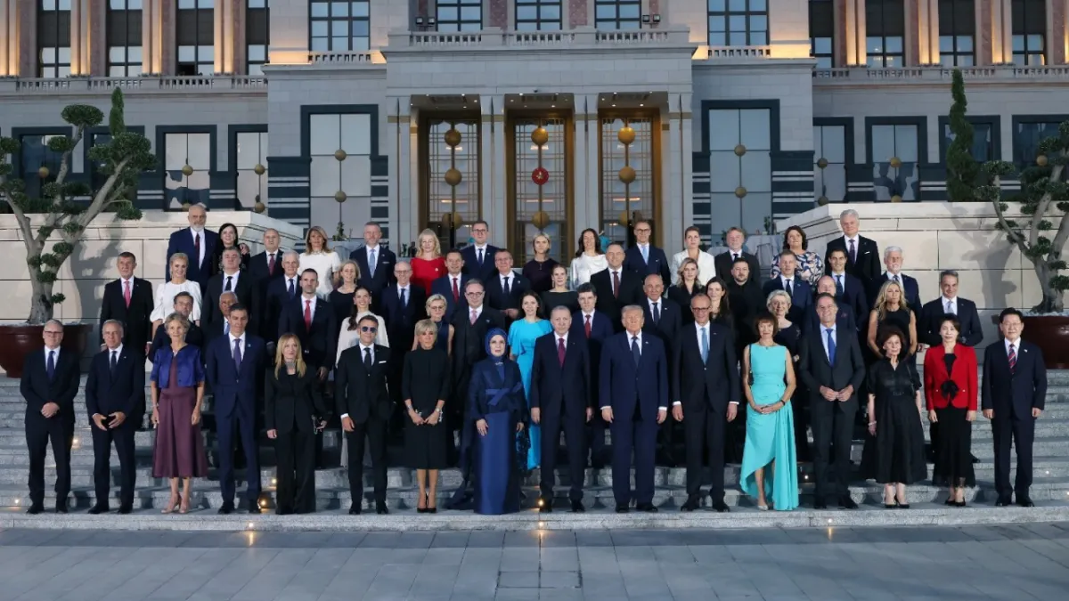 NATO zirvesinde liderler resepsiyonda buluştu