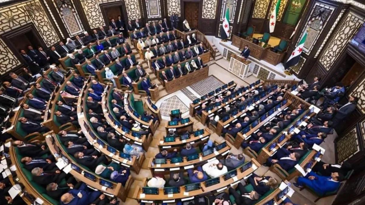 Suriye'de tarihi oturum: Yeni halk parlamentosu ilk kez toplandı