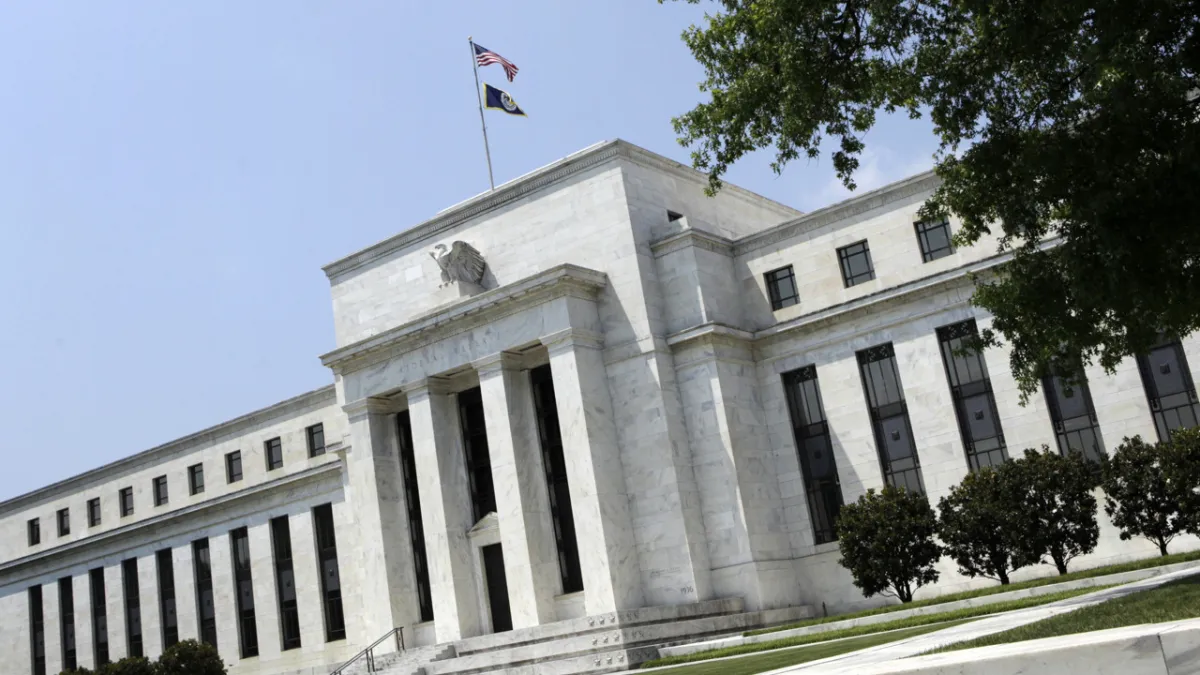 Fed'de faiz tartışması güçleniyor: Artış için ilk çağrı geldi