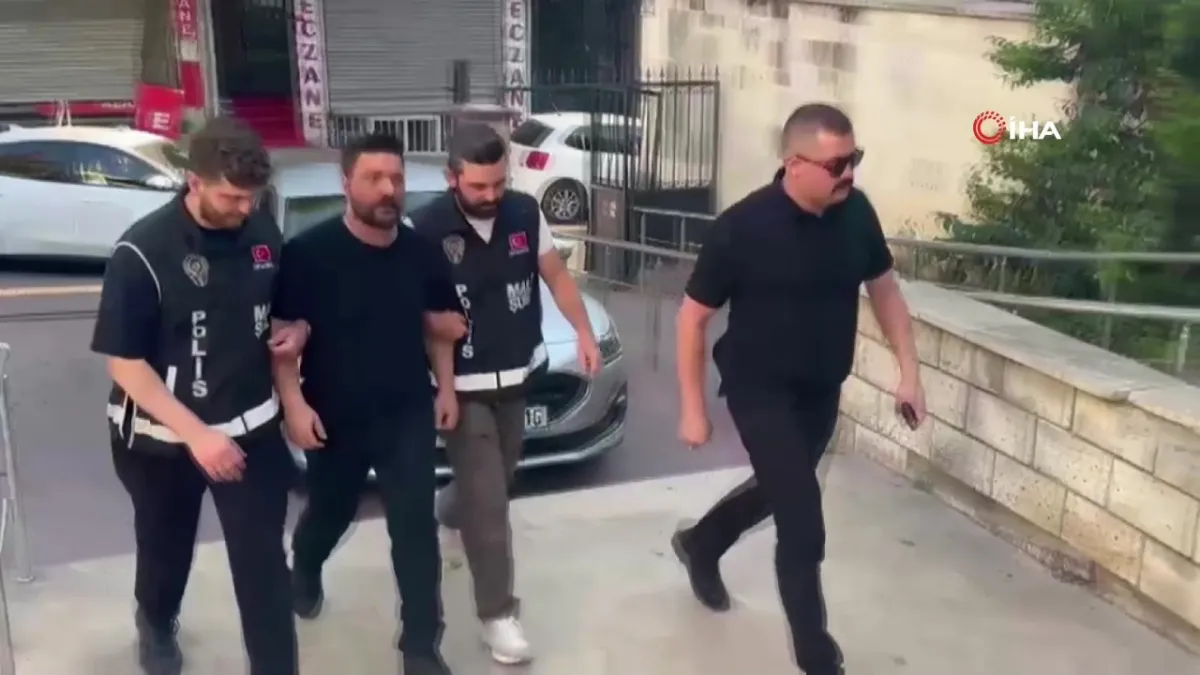 Oğuzhan Uğur'un gözaltına alındığı anlar ortaya çıktı