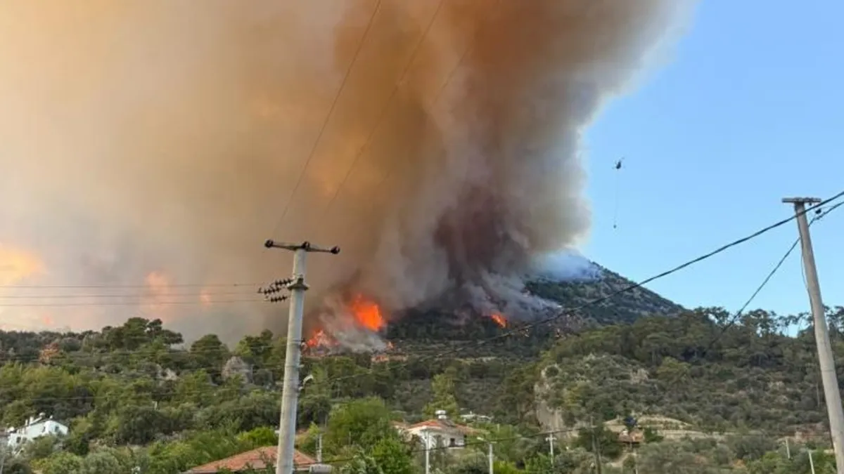 Fethiye'de orman yangını: Bir mahalle tahliye edildi