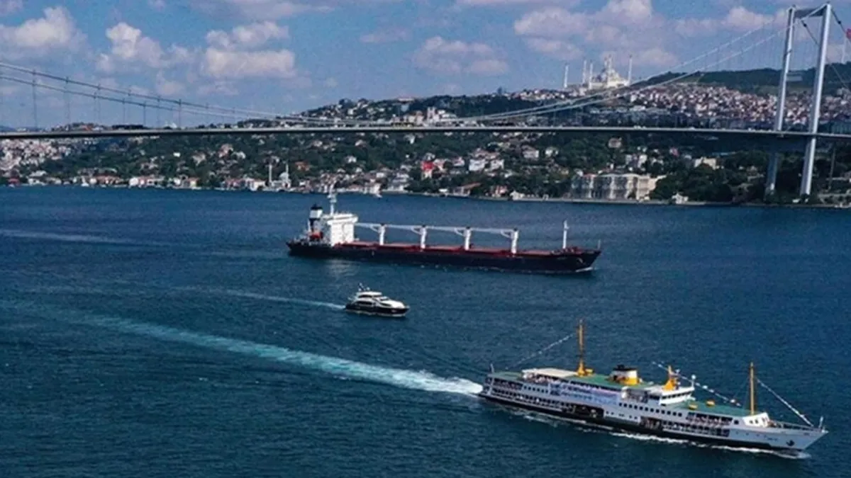 İstanbul Boğazı'nda gemi trafiği yeniden açıldı