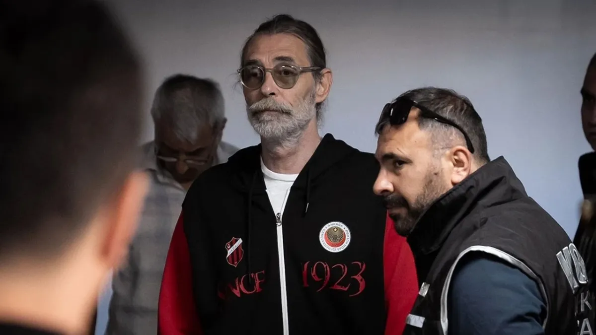 Erdal Beşikçioğlu görevinden uzaklaştırıldı