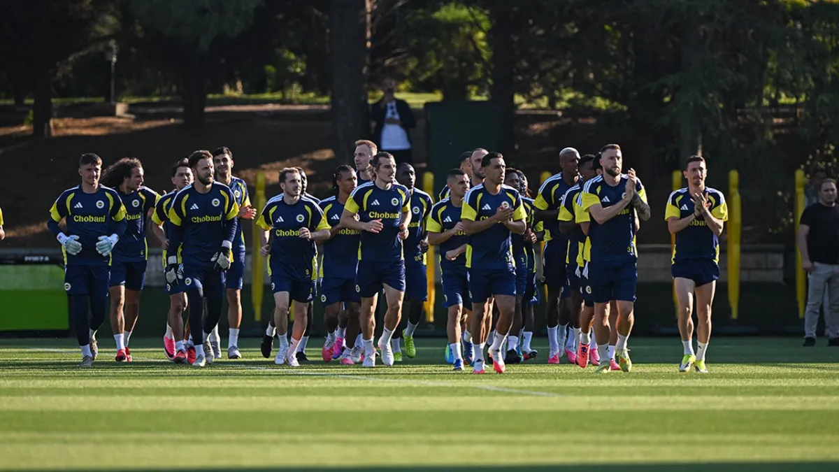 Fenerbahçe, UEFA Şampiyonlar Ligi kadrosunda değişikliğe gitti