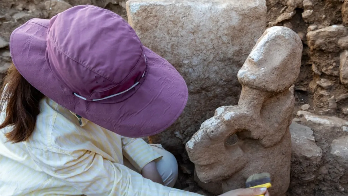 Karahantepe’de 11 bin yıllık benzersiz heykel haber görseli