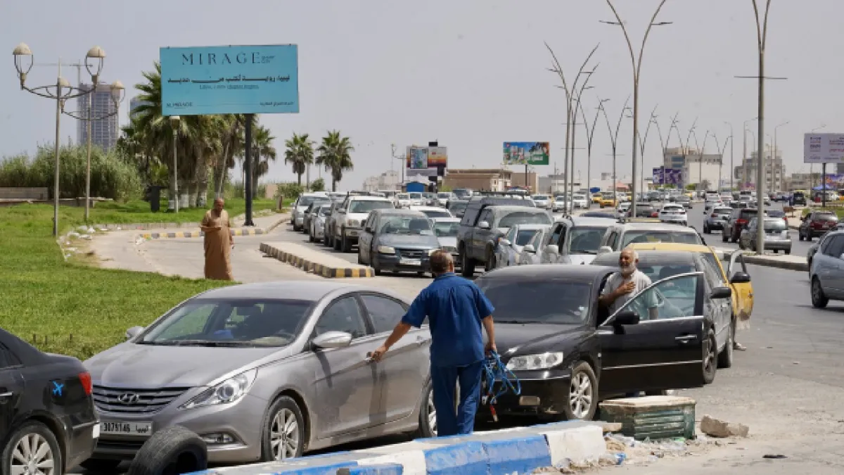 Petrol zengini Libya'da benzin krizi: İstasyonlarda kuyruklar yüzlerce metreyi buldu